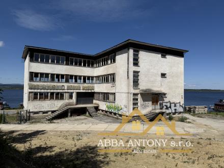 Bývalý Šport Hotel pri Oravskej priehrade – jedinečná investičná príležitosť priamo pri vode